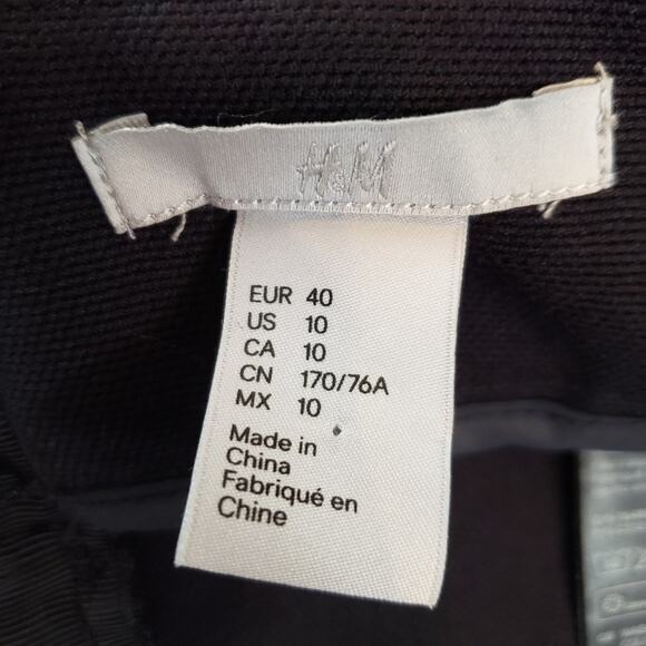 H&M Mini Skirt Women 10 Black Ribbed Patch Pockets and Stud Details Back Zip - Picture 3 of 4